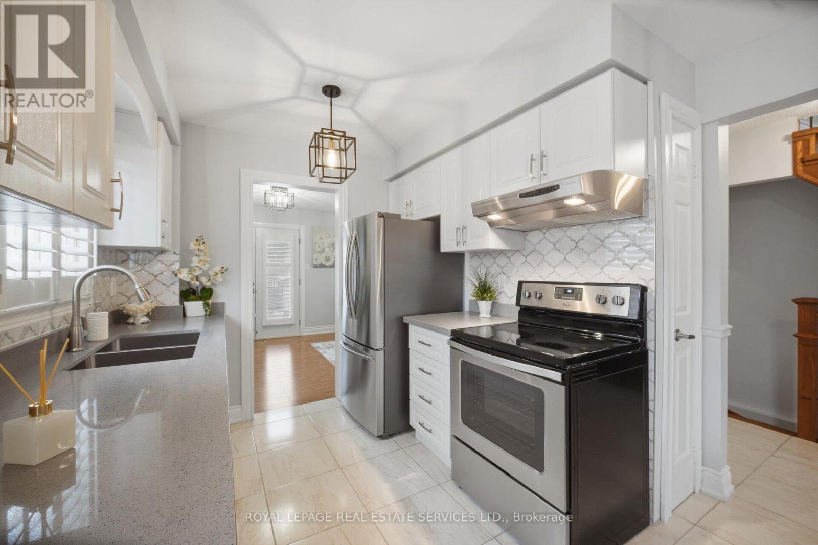 4679 Drakestone Crescent, Mississauga, Ontario  L5R 1K7 - Photo 8 - W13028956