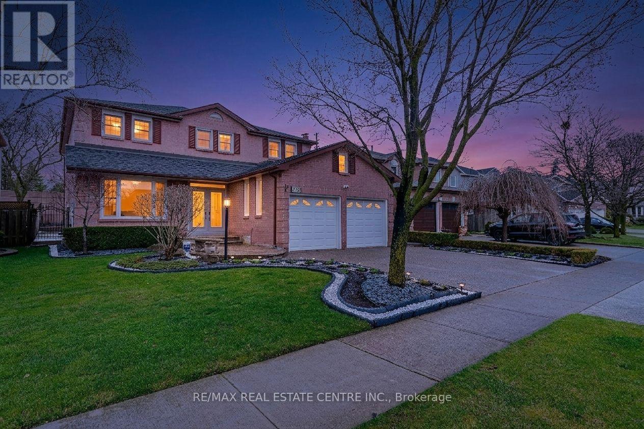 339 Parklane Road, Oakville, Ontario  L6H 4J4 - Photo 2 - W13028978