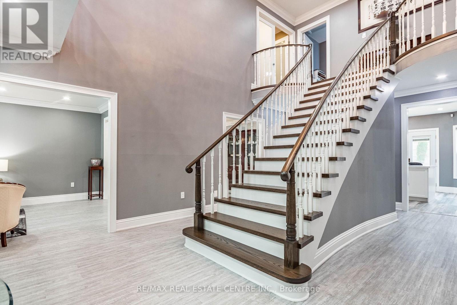 339 Parklane Road, Oakville, Ontario  L6H 4J4 - Photo 3 - W13028978