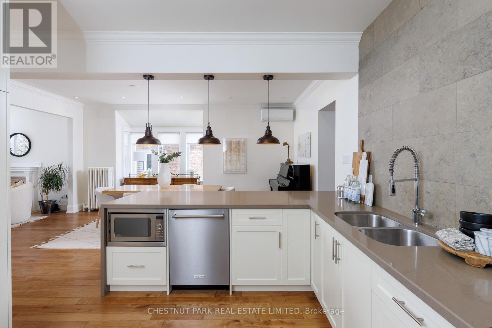 179 Glendonwynne Road, Toronto, Ontario  M6P 3E8 - Photo 12 - W13029014