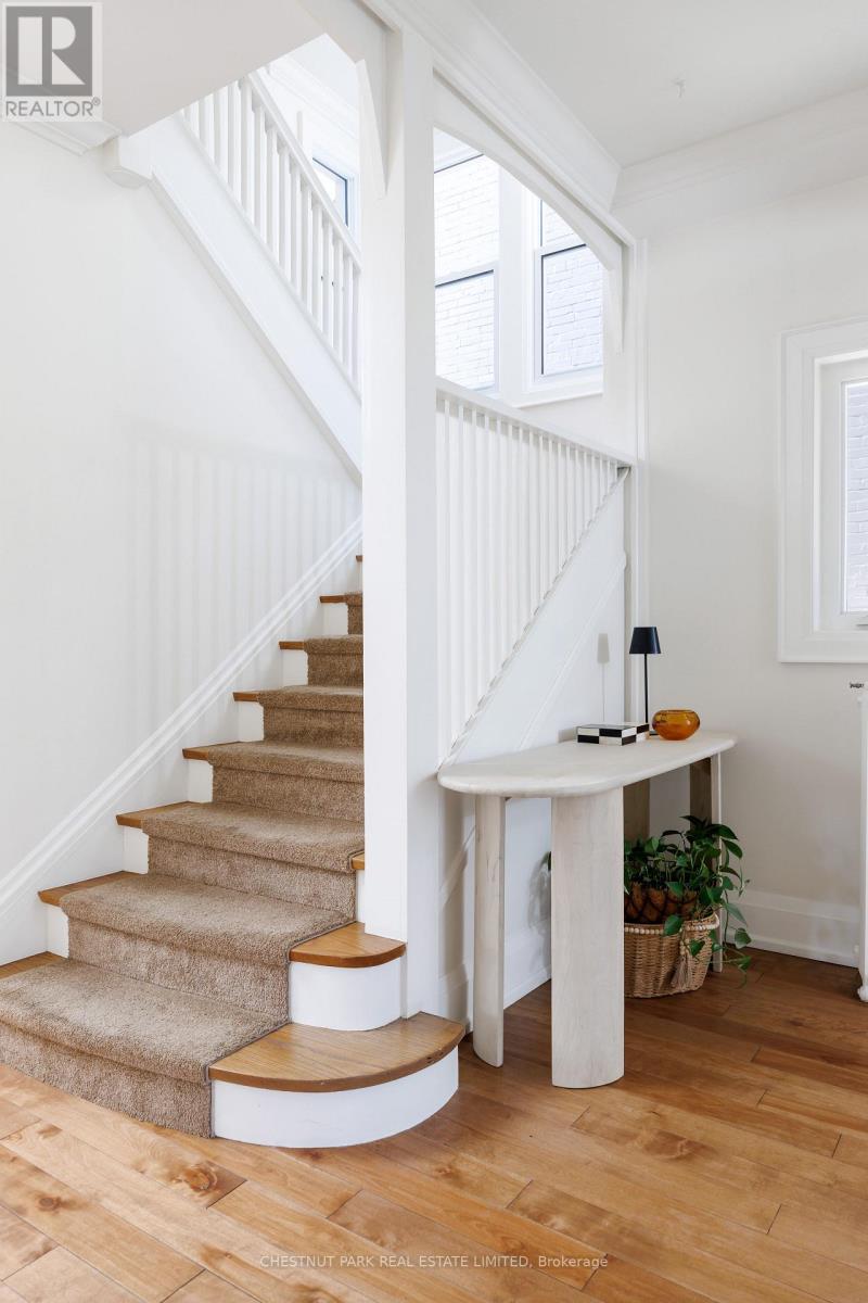 179 Glendonwynne Road, Toronto, Ontario  M6P 3E8 - Photo 7 - W13029014