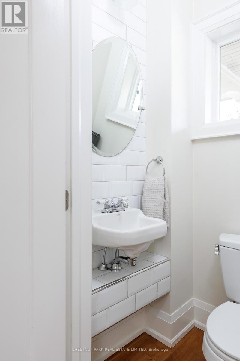 179 Glendonwynne Road, Toronto, Ontario  M6P 3E8 - Photo 8 - W13029014