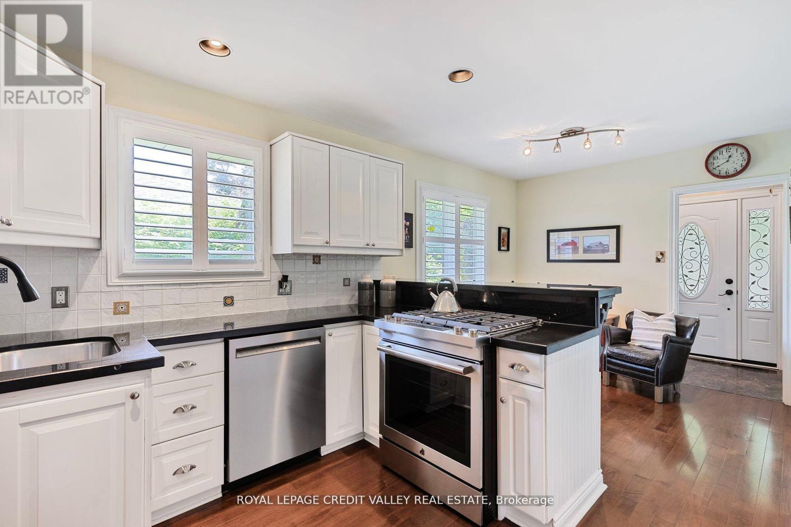 24 Ladore Drive, Brampton, Ontario  L6Y 1V5 - Photo 9 - W13029040