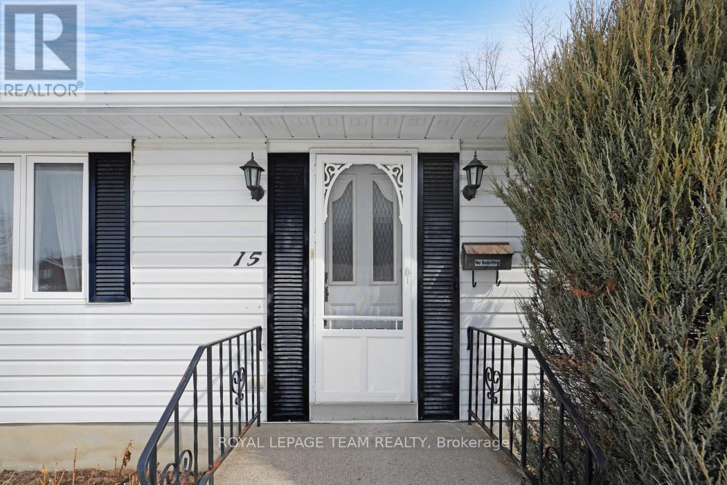 15 Overlake Drive, Ottawa, Ontario  K2E 5V2 - Photo 2 - X12920036