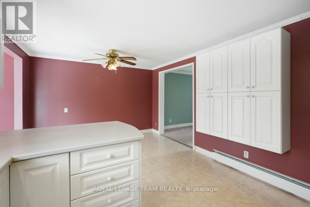 15 Overlake Drive, Ottawa, Ontario  K2E 5V2 - Photo 13 - X12920036