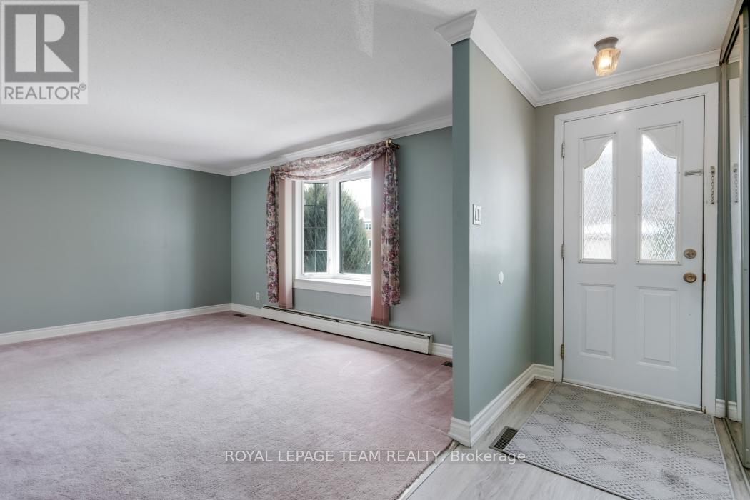 15 Overlake Drive, Ottawa, Ontario  K2E 5V2 - Photo 3 - X12920036