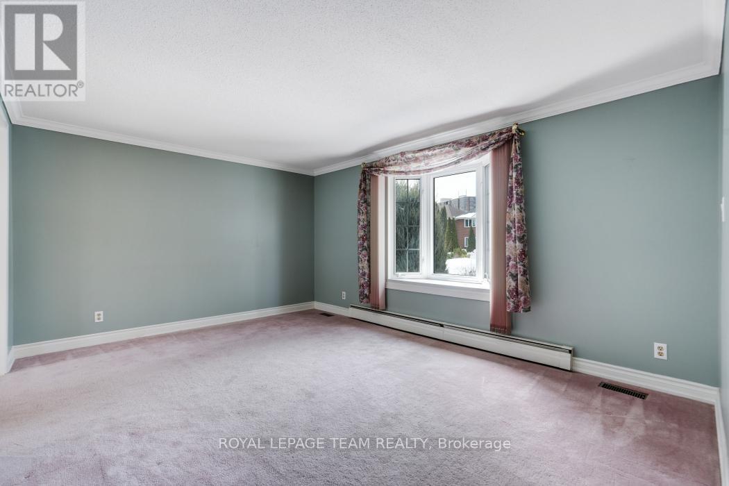 15 Overlake Drive, Ottawa, Ontario  K2E 5V2 - Photo 5 - X12920036