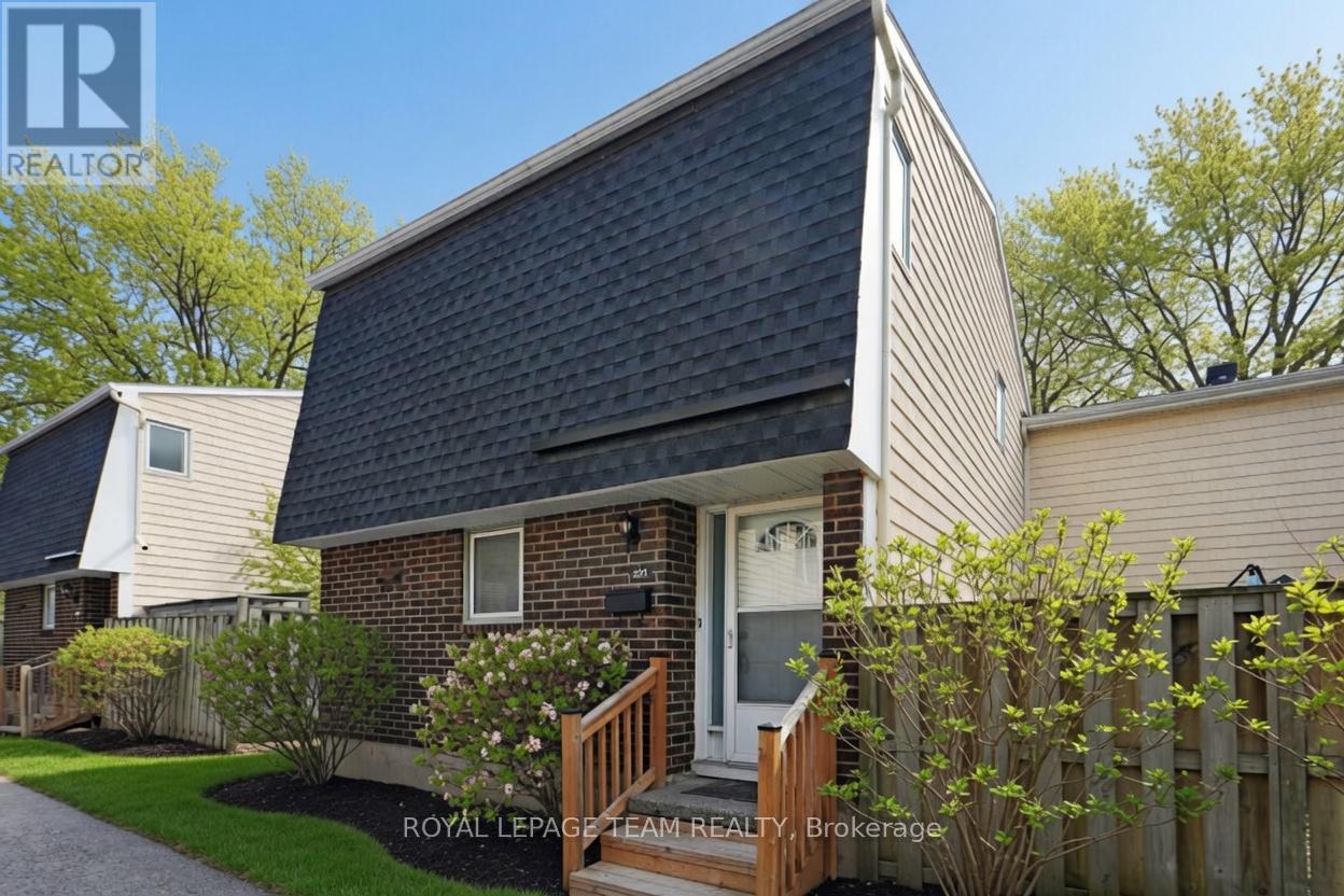 221 PETRIE LANE, Ottawa, Ontario