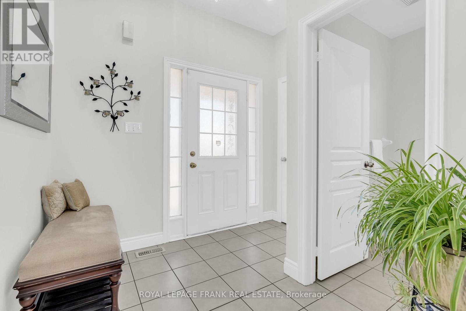 58 Decourcy-Ireland Circle, Ajax, Ontario  L1T 0K6 - Photo 10 - E13029308