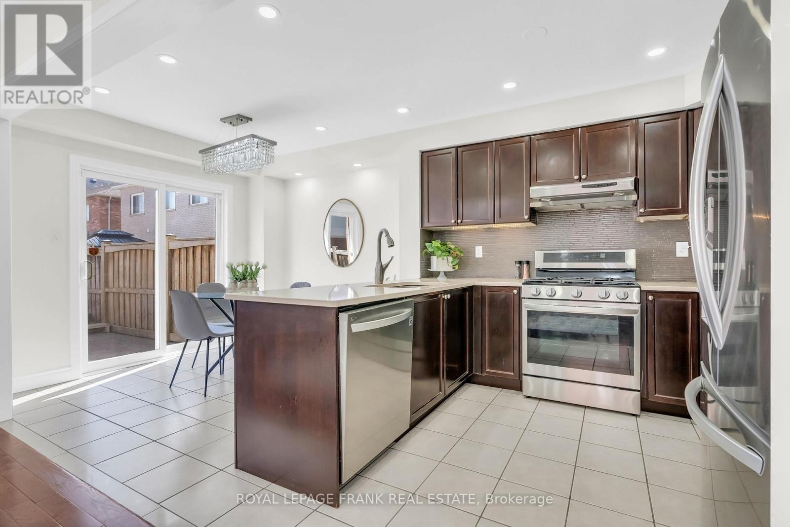 58 Decourcy-Ireland Circle, Ajax, Ontario  L1T 0K6 - Photo 22 - E13029308