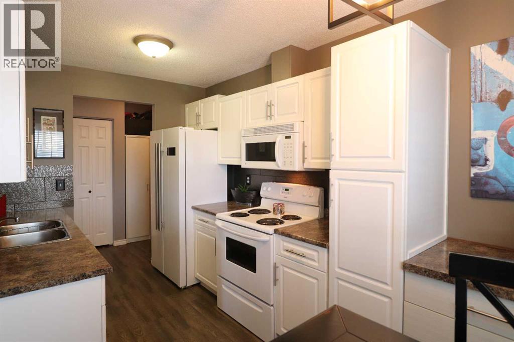 8, 1739 St Edward Boulevard N, Lethbridge, Alberta  T1H 1X2 - Photo 5 - A2298565