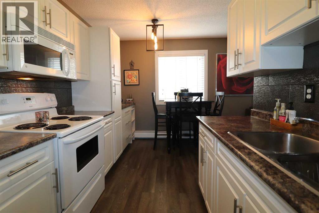 8, 1739 St Edward Boulevard N, Lethbridge, Alberta  T1H 1X2 - Photo 3 - A2298565