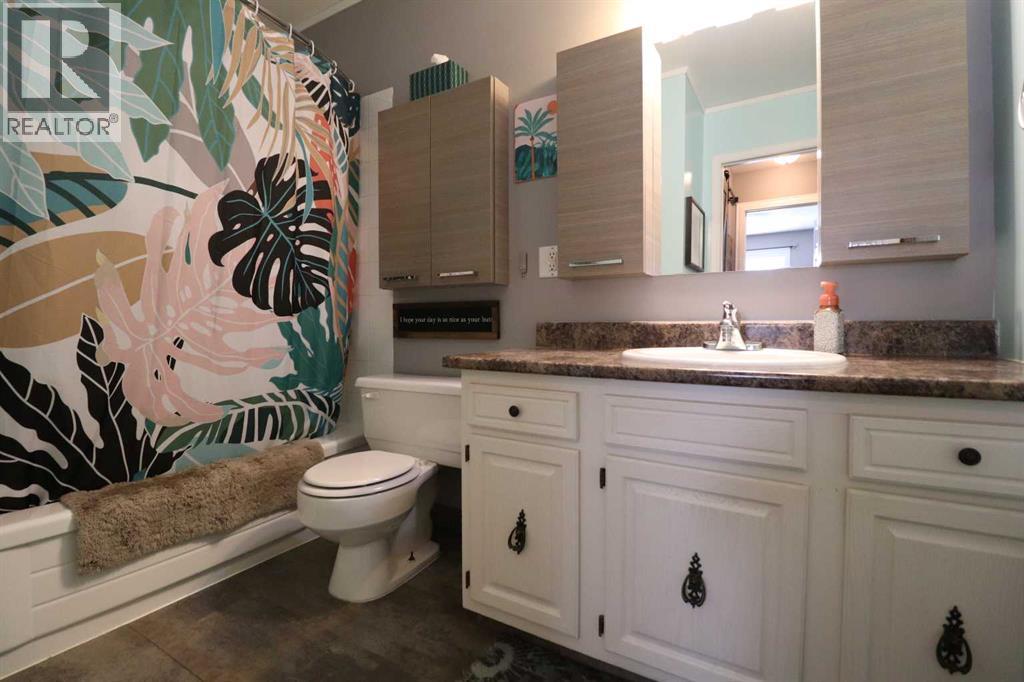 8, 1739 St Edward Boulevard N, Lethbridge, Alberta  T1H 1X2 - Photo 19 - A2298565