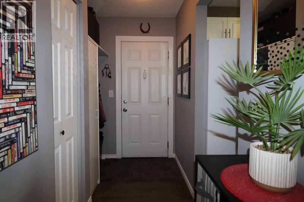 8, 1739 St Edward Boulevard N, Lethbridge, Alberta  T1H 1X2 - Photo 2 - A2298565