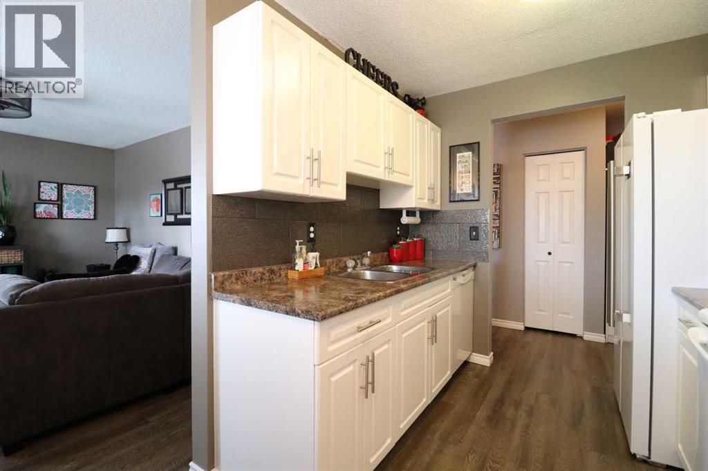 8, 1739 St Edward Boulevard N, Lethbridge, Alberta  T1H 1X2 - Photo 7 - A2298565