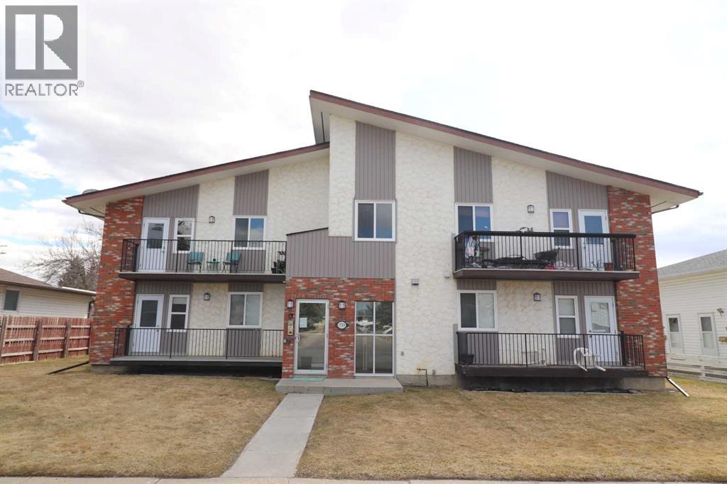 8, 1739 St Edward Boulevard N, Lethbridge, Alberta  T1H 1X2 - Photo 1 - A2298565