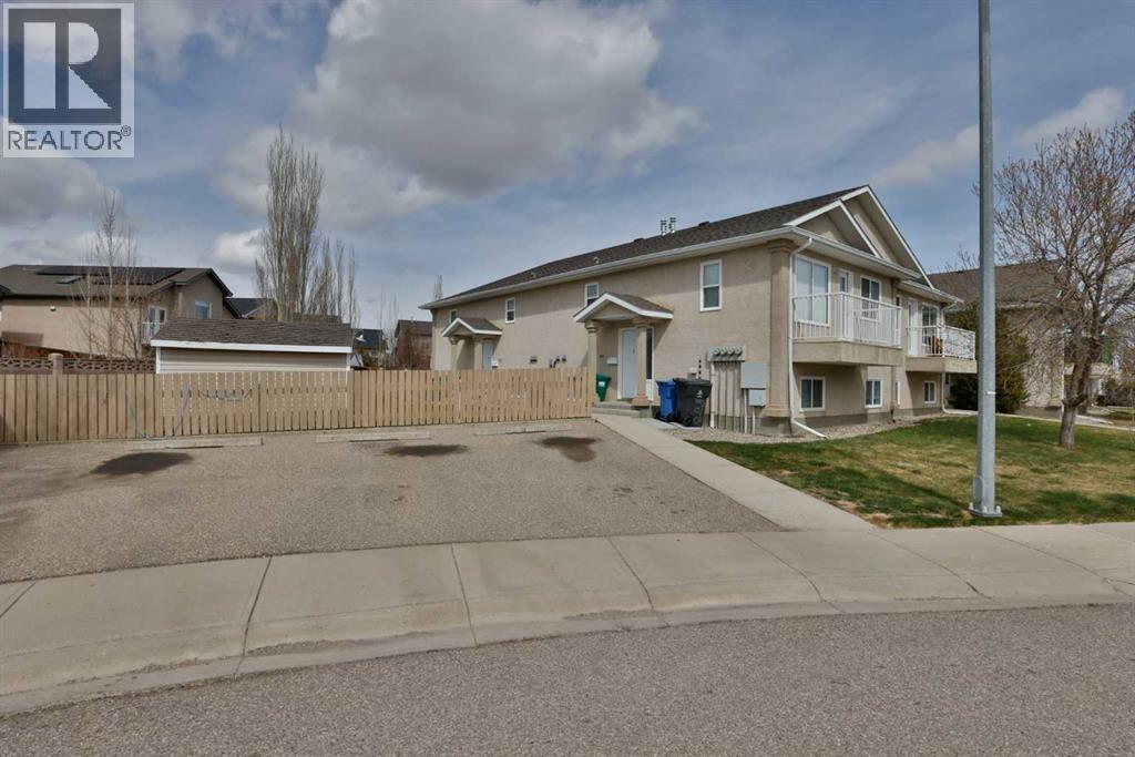 47 Highlands Place W, Lethbridge, Alberta  T1J 4Y3 - Photo 2 - A2302093