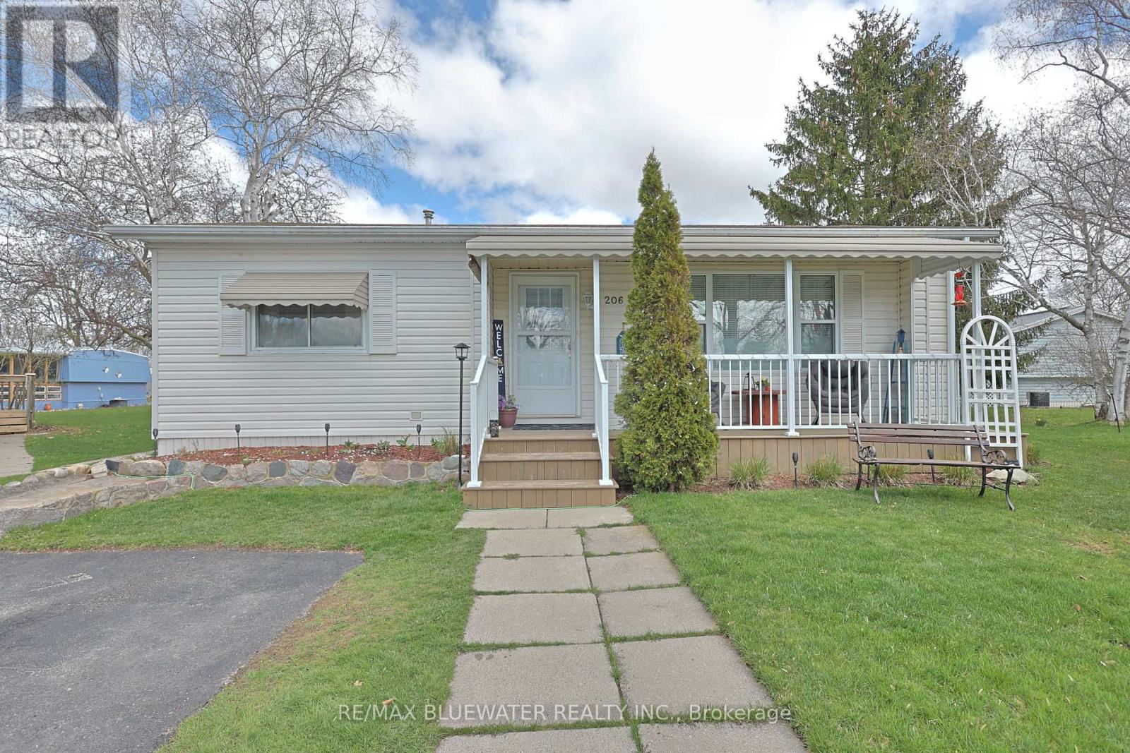 206 BILTMORE DRIVE, South Huron, Ontario