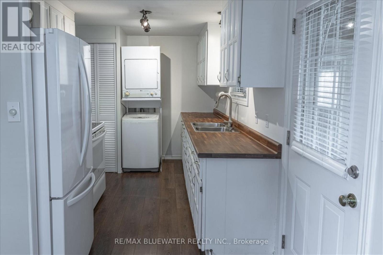 206 Biltmore Drive, South Huron, Ontario  N0M 1T0 - Photo 10 - X13029116