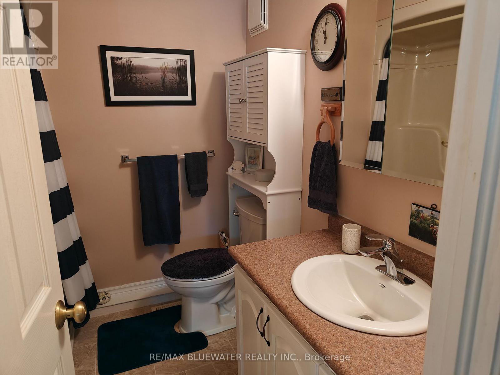 206 Biltmore Drive, South Huron, Ontario  N0M 1T0 - Photo 12 - X13029116