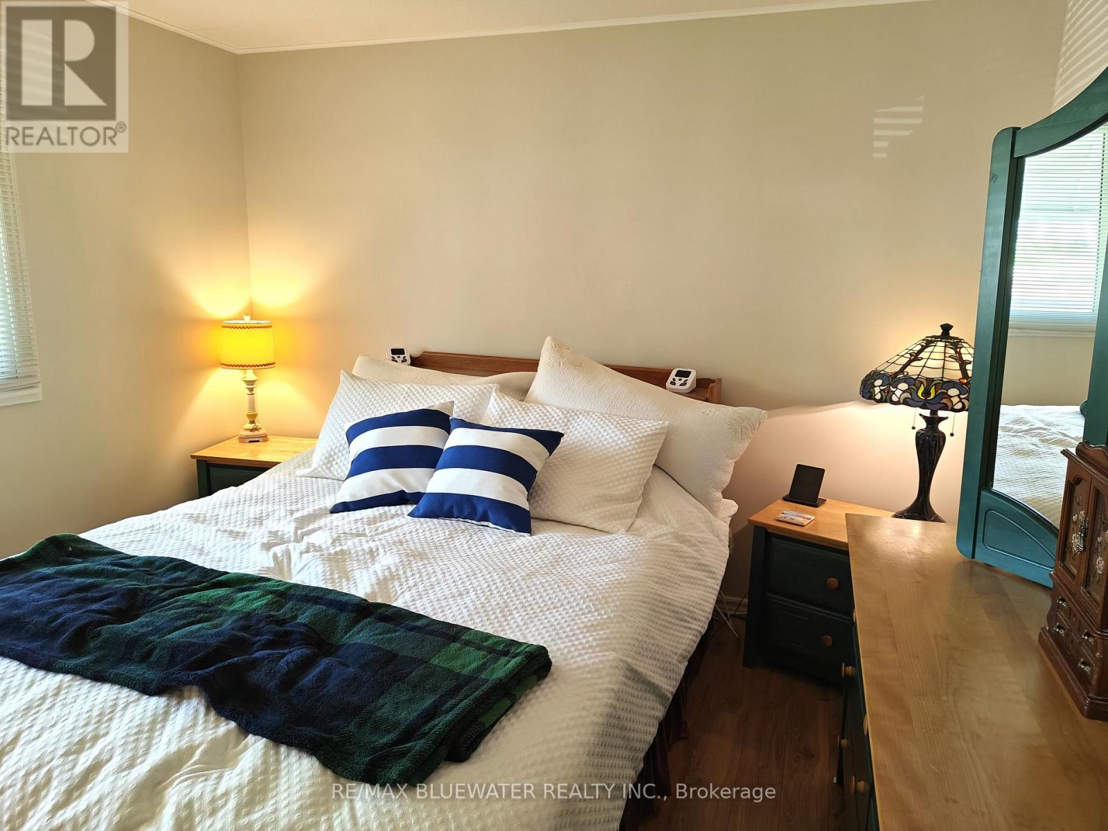 206 Biltmore Drive, South Huron, Ontario  N0M 1T0 - Photo 14 - X13029116