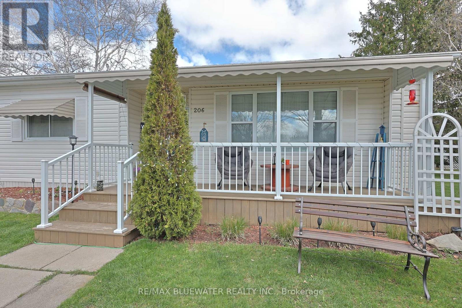 206 Biltmore Drive, South Huron, Ontario  N0M 1T0 - Photo 4 - X13029116