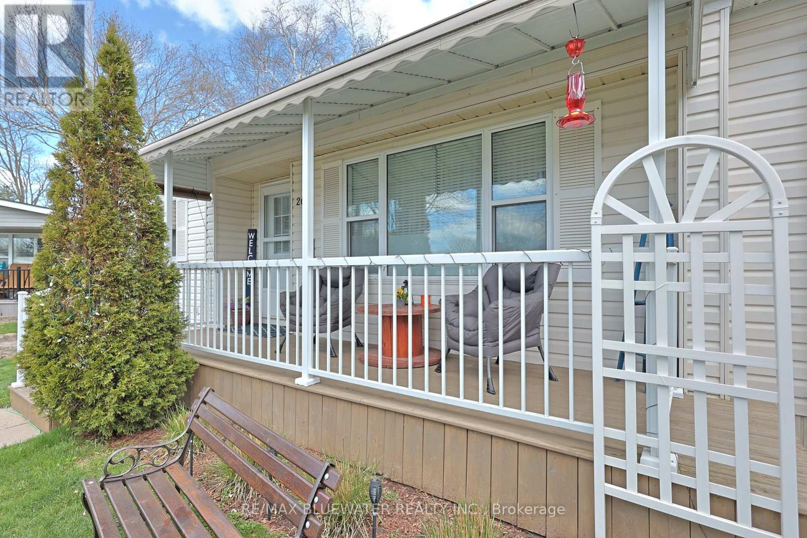 206 Biltmore Drive, South Huron, Ontario  N0M 1T0 - Photo 5 - X13029116