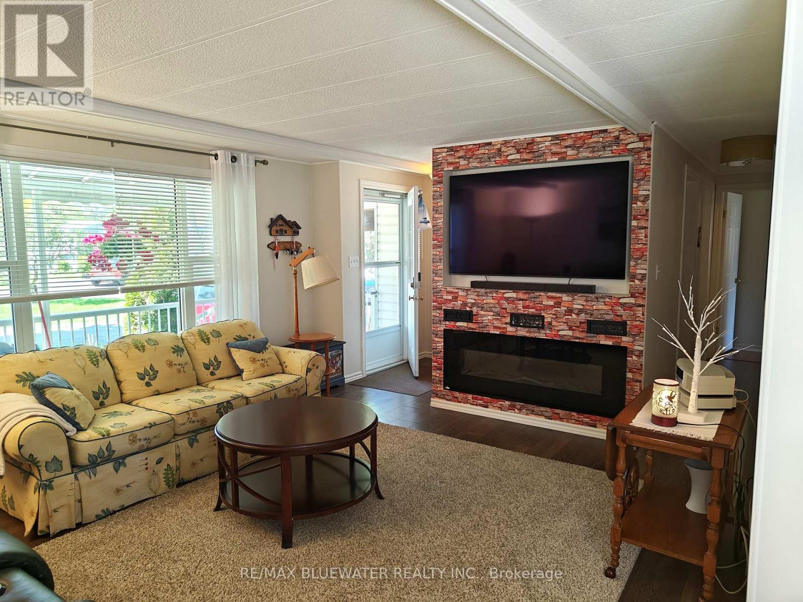 206 Biltmore Drive, South Huron, Ontario  N0M 1T0 - Photo 6 - X13029116