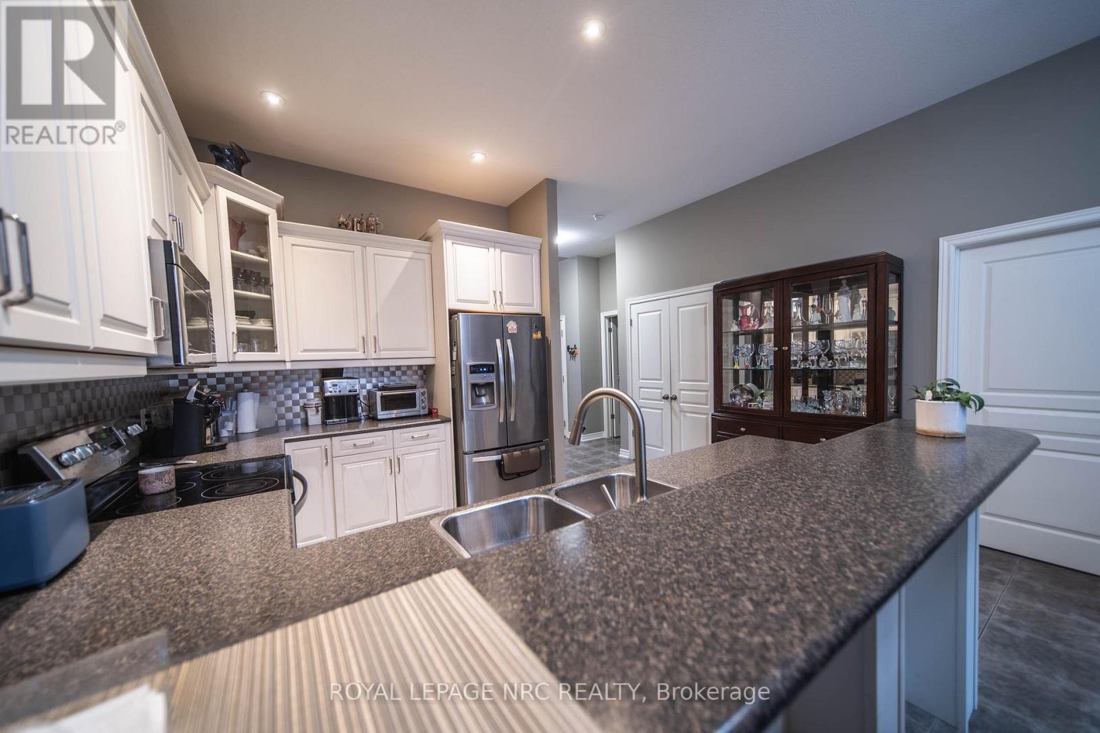 4 - 3232 Montrose Road, Niagara Falls, Ontario  L2E 6S4 - Photo 7 - X12857738