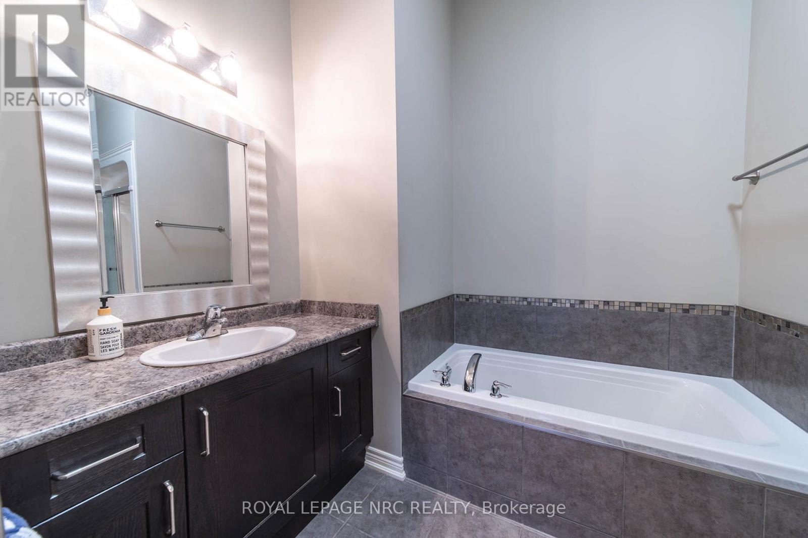 4 - 3232 Montrose Road, Niagara Falls, Ontario  L2E 6S4 - Photo 10 - X12857738