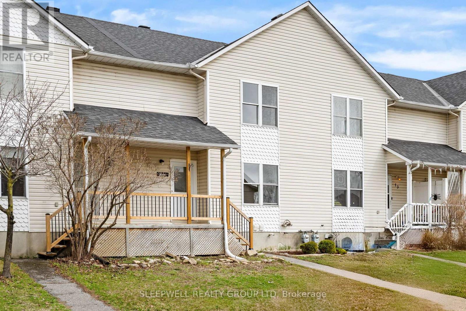 11 Johnston Street, Carleton Place, Ontario  K7C 4R7 - Photo 2 - X13029220