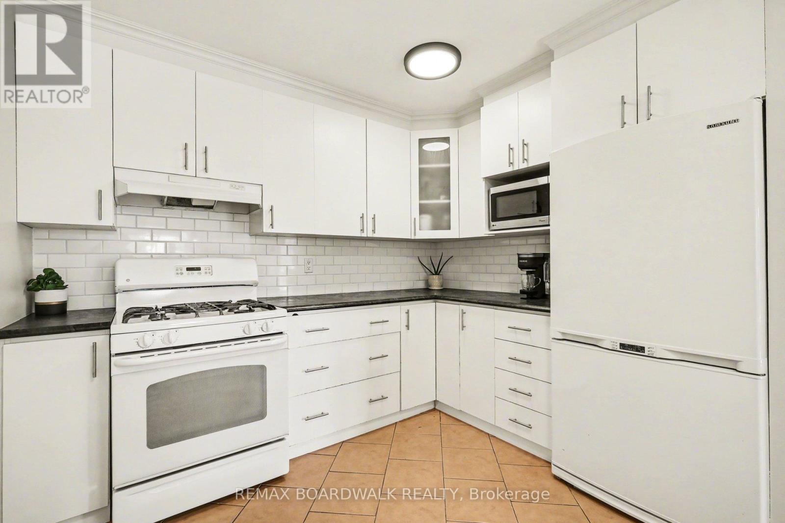 68 Houlahan Street, Ottawa, Ontario  K2J 3Y7 - Photo 10 - X13029380