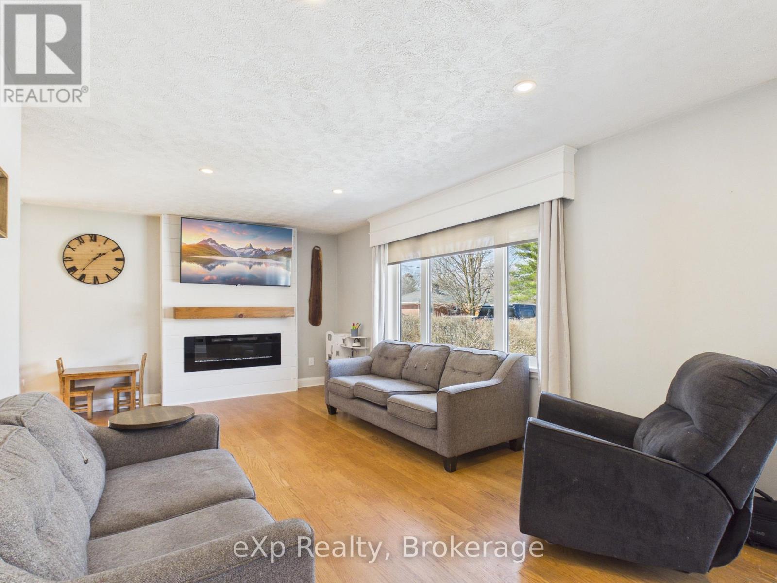 40 Johnstone Boulevard, Brockton, Ontario  N0G 2V0 - Photo 3 - X12939784