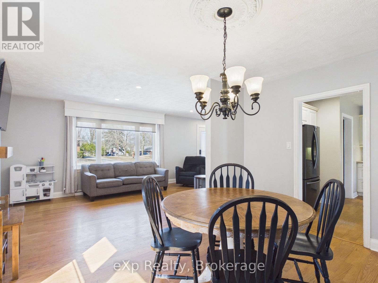 40 Johnstone Boulevard, Brockton, Ontario  N0G 2V0 - Photo 6 - X12939784