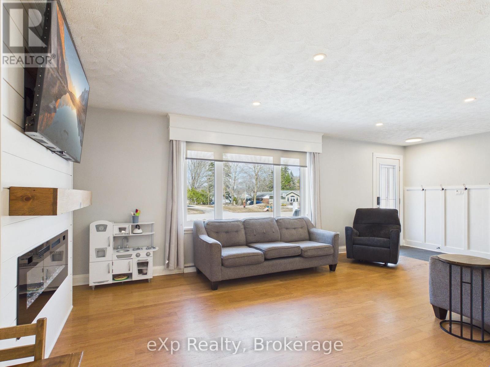 40 Johnstone Boulevard, Brockton, Ontario  N0G 2V0 - Photo 5 - X12939784