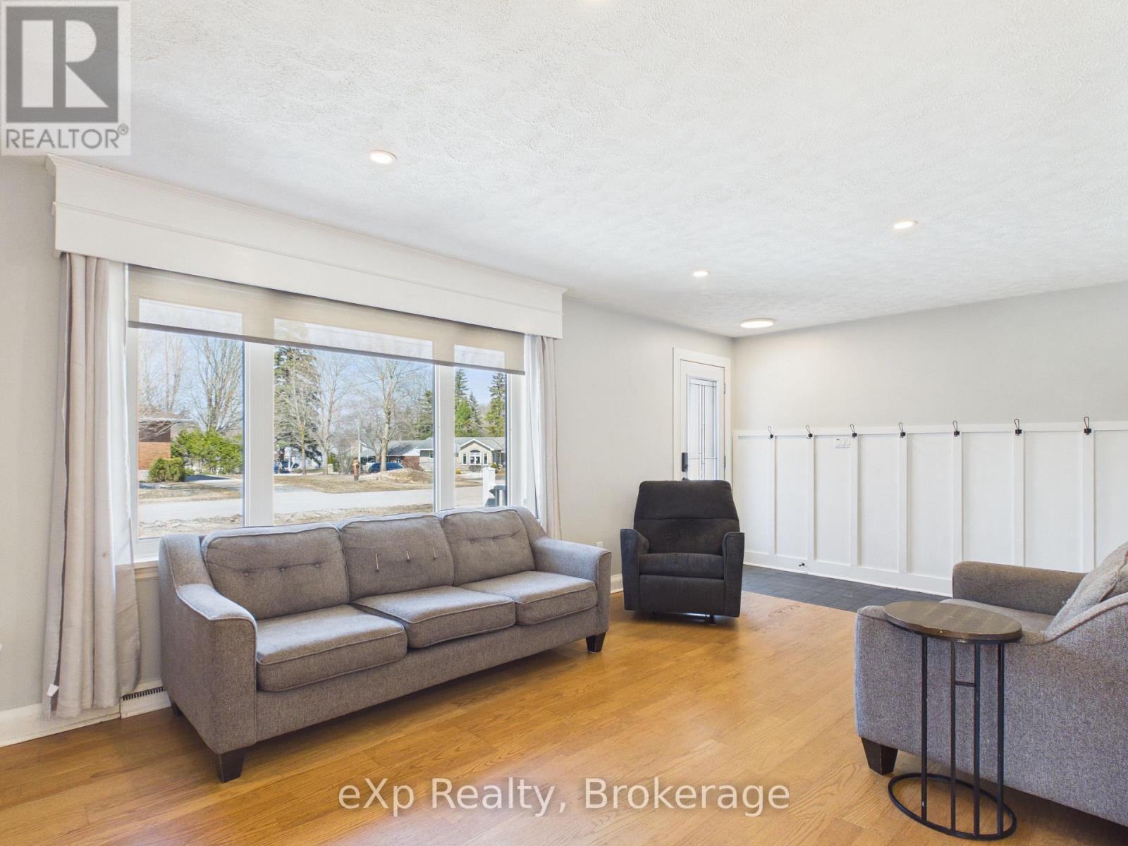 40 Johnstone Boulevard, Brockton, Ontario  N0G 2V0 - Photo 4 - X12939784