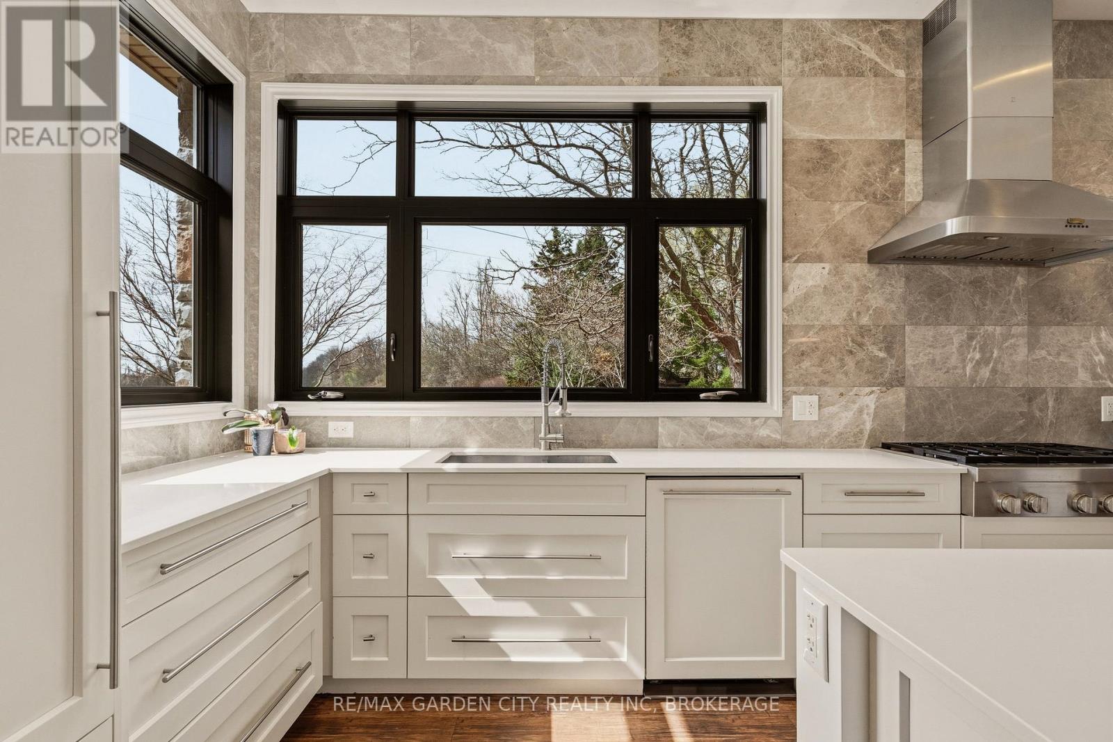 802 Sawmill Road, Hamilton, Ontario  L9G 3L1 - Photo 14 - X13029134