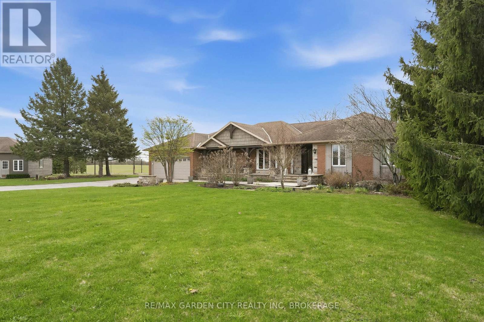 802 Sawmill Road, Hamilton, Ontario  L9G 3L1 - Photo 2 - X13029134