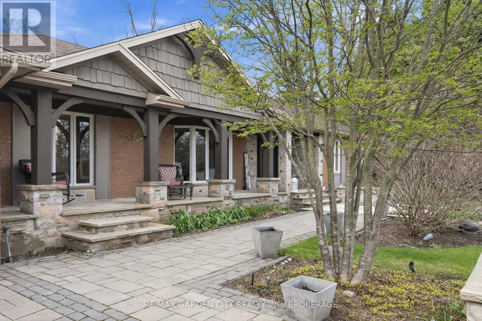 802 Sawmill Road, Hamilton, Ontario  L9G 3L1 - Photo 3 - X13029134