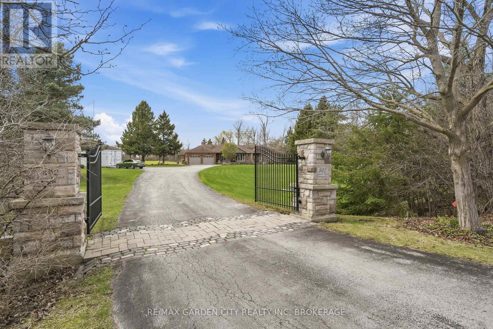 802 Sawmill Road, Hamilton, Ontario  L9G 3L1 - Photo 4 - X13029134