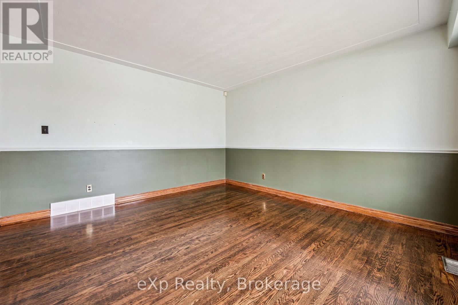 124 Montcalm Drive, Kitchener, Ontario  N2B 2R5 - Photo 10 - X13029274