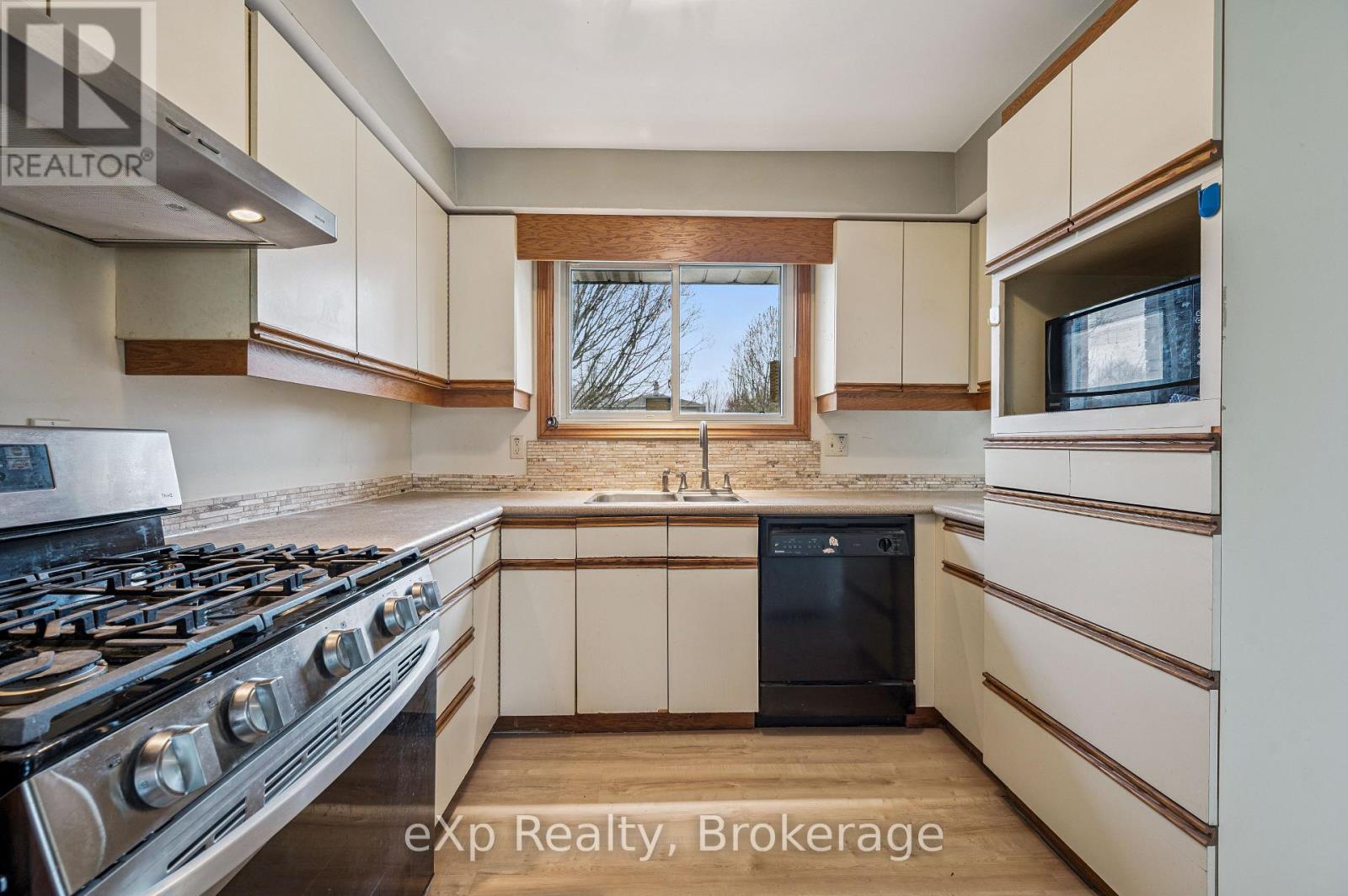 124 Montcalm Drive, Kitchener, Ontario  N2B 2R5 - Photo 11 - X13029274