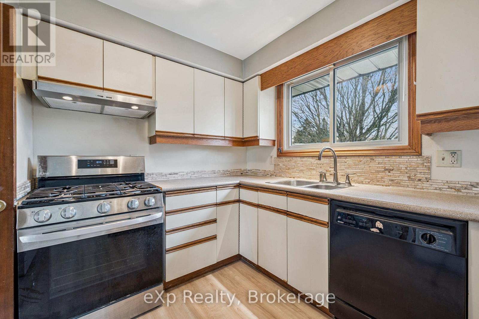 124 Montcalm Drive, Kitchener, Ontario  N2B 2R5 - Photo 12 - X13029274