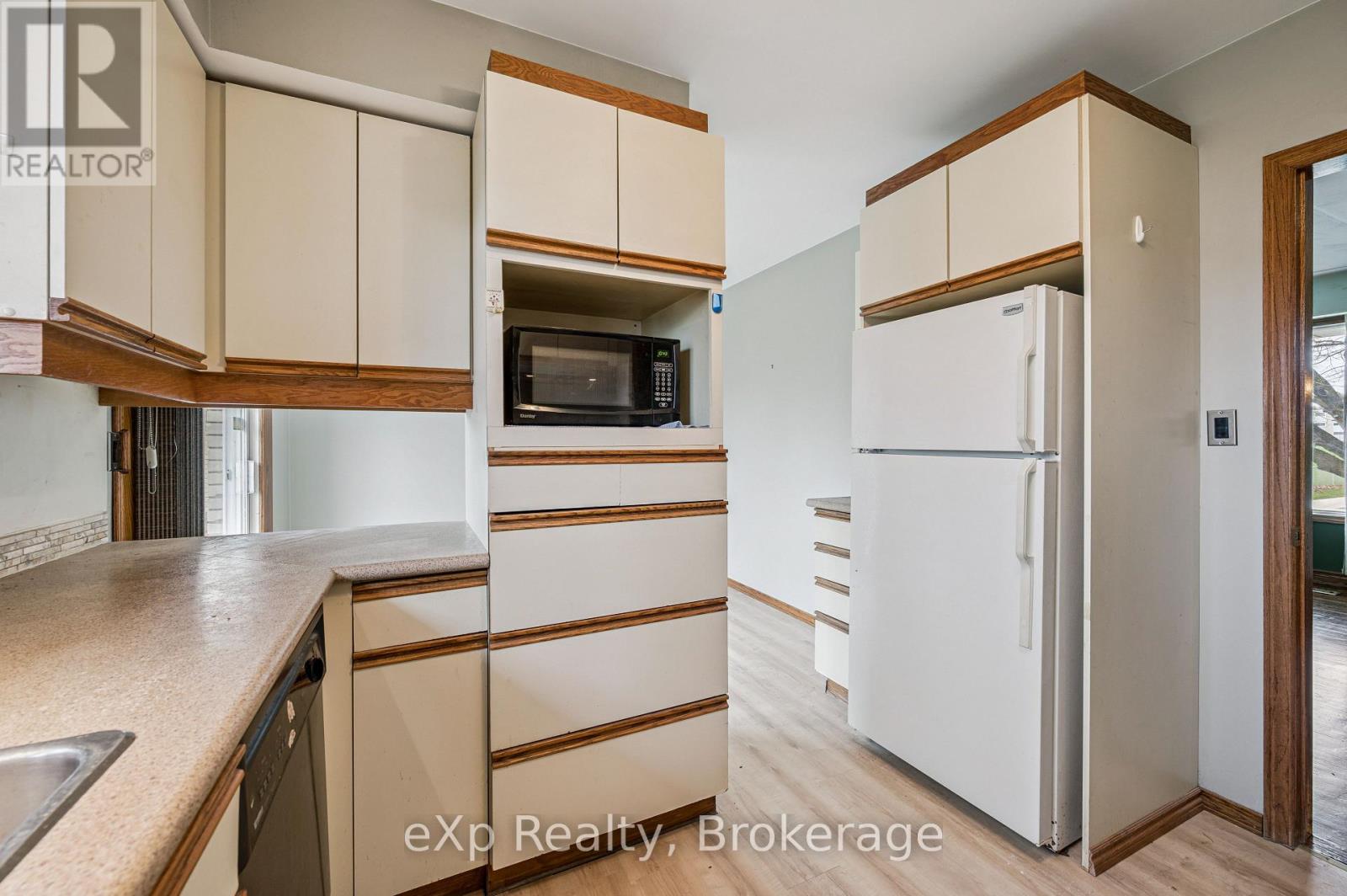 124 Montcalm Drive, Kitchener, Ontario  N2B 2R5 - Photo 13 - X13029274