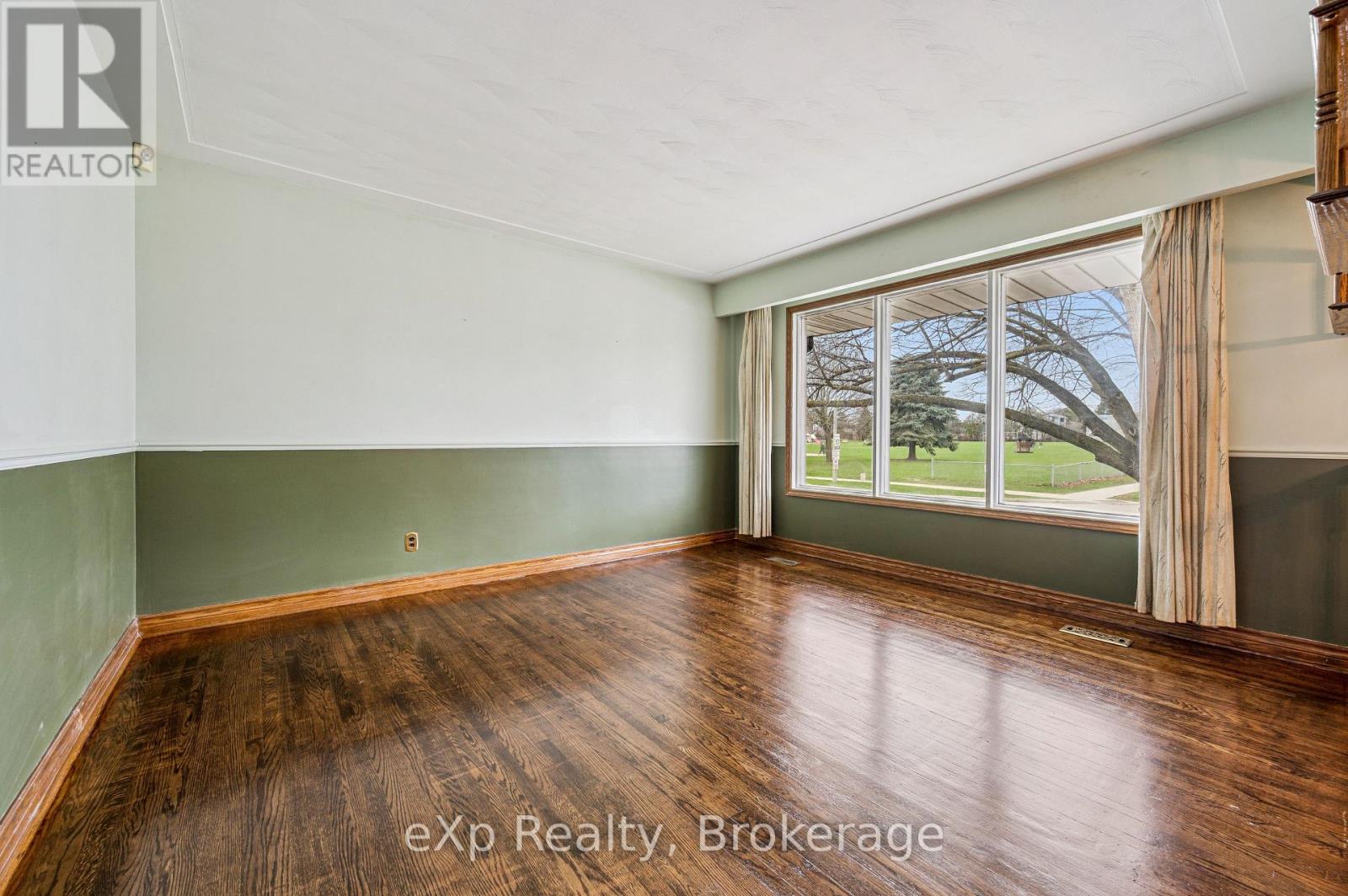 124 Montcalm Drive, Kitchener, Ontario  N2B 2R5 - Photo 7 - X13029274