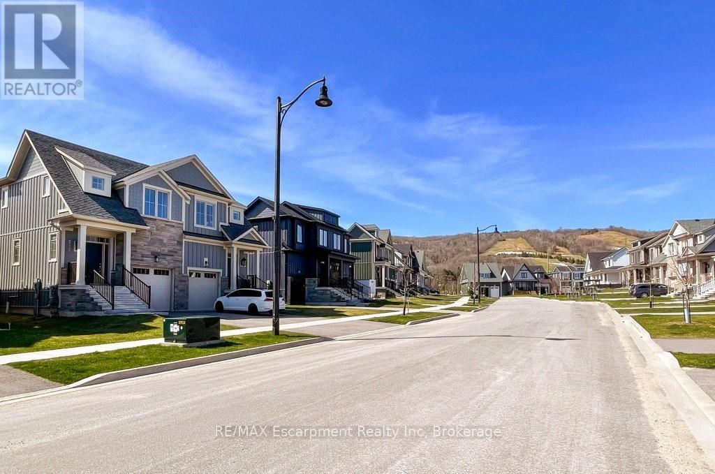 212 Courtland Street, Blue Mountains, Ontario  L9Y 4E4 - Photo 3 - X13029412