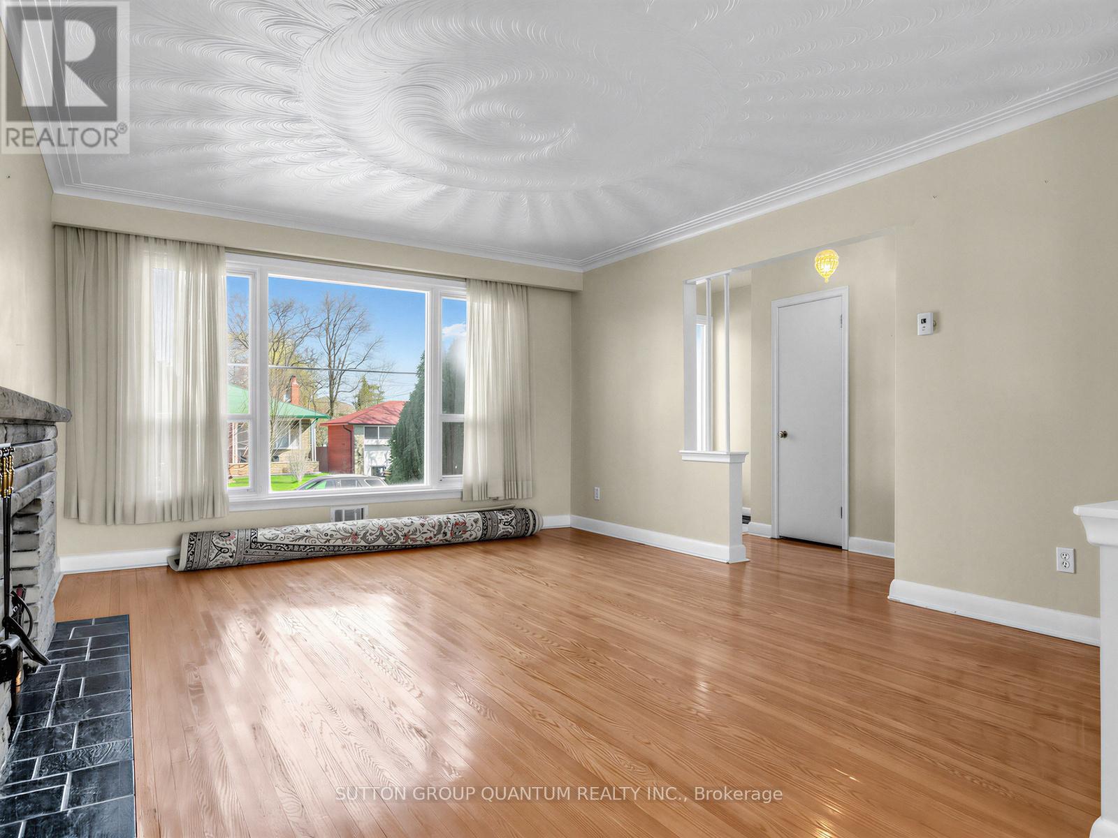 179 Betty Ann Drive, Toronto, Ontario  M2N 1X5 - Photo 4 - C13029106