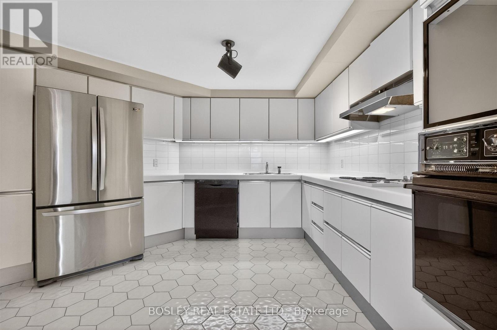 2207 - 175 Cumberland Street, Toronto, Ontario  M5R 3M9 - Photo 10 - C13029370