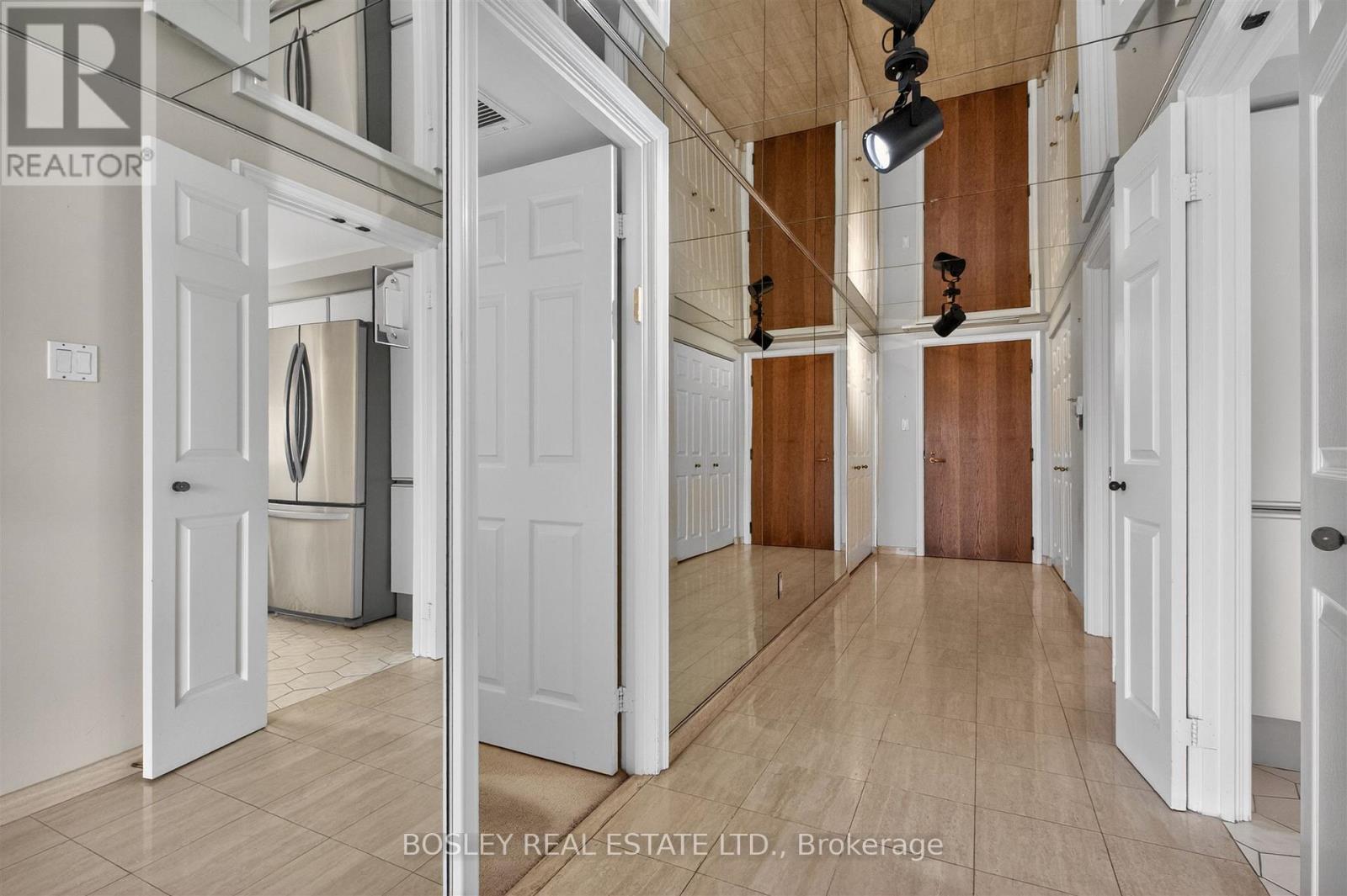 2207 - 175 Cumberland Street, Toronto, Ontario  M5R 3M9 - Photo 4 - C13029370