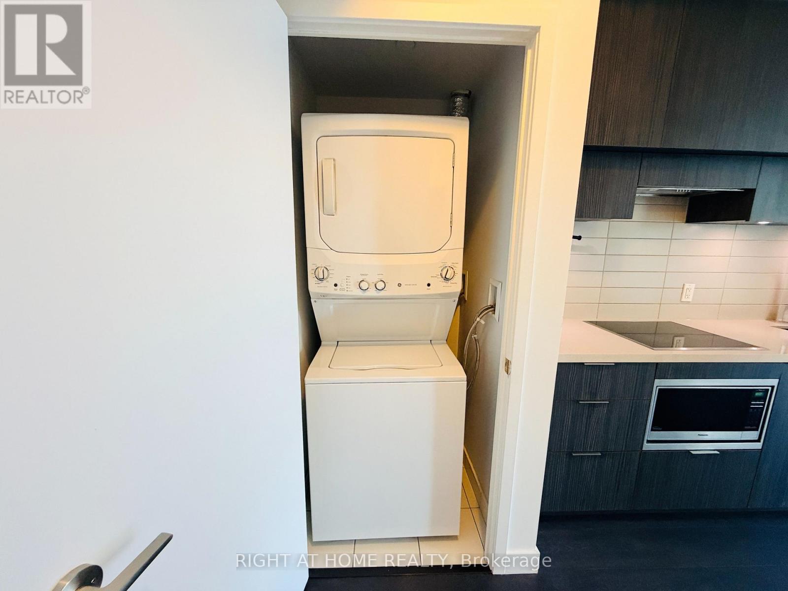 3304 - 8 Eglinton Avenue E, Toronto, Ontario  M4P 1A6 - Photo 13 - C13029406